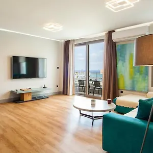Minimal Loft Art With Sea View Over Harbour Héraklion